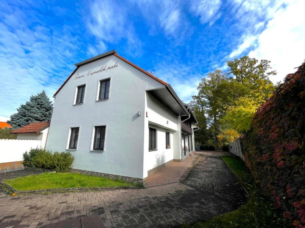 Penzion U Zameckeho Parku Třeboň Exterior foto